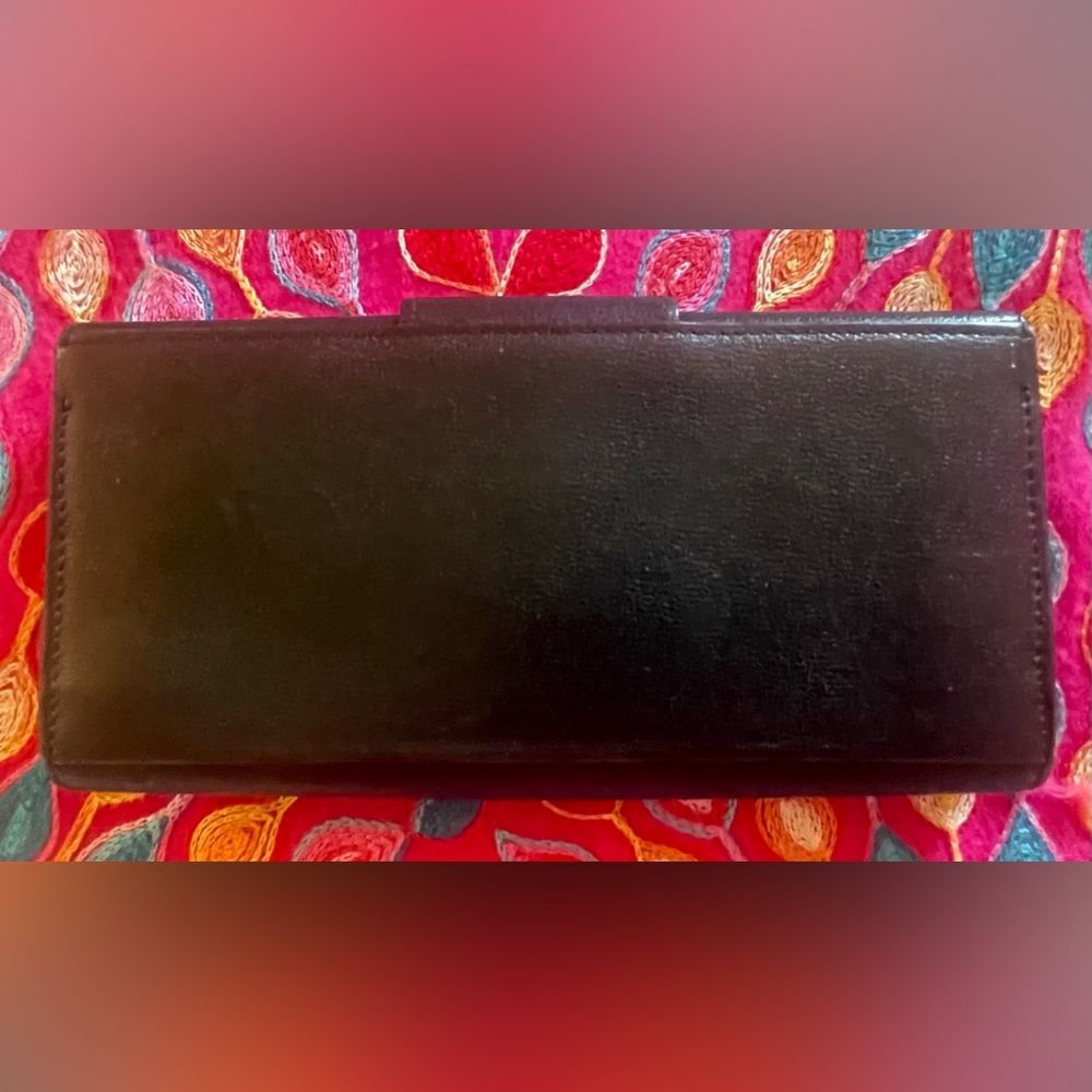 GIVENCHY black leather wallet - EUC. Measures apx. 7 1/2 x 4“ - Picture 3 of 10